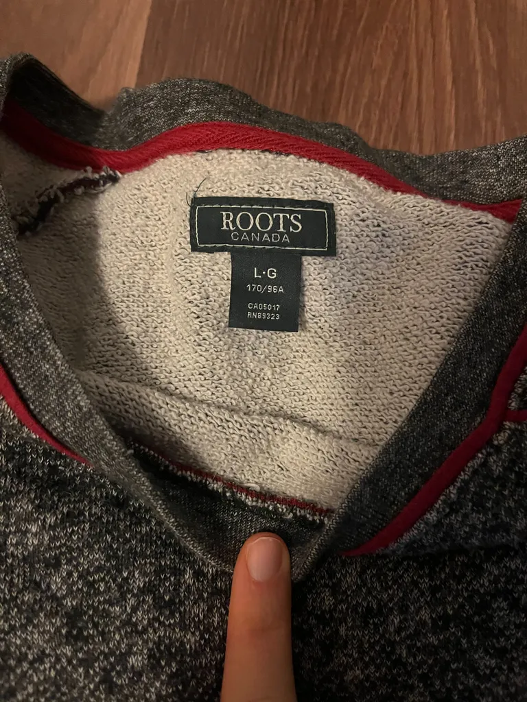 Roots sweatshirt  photo 1
