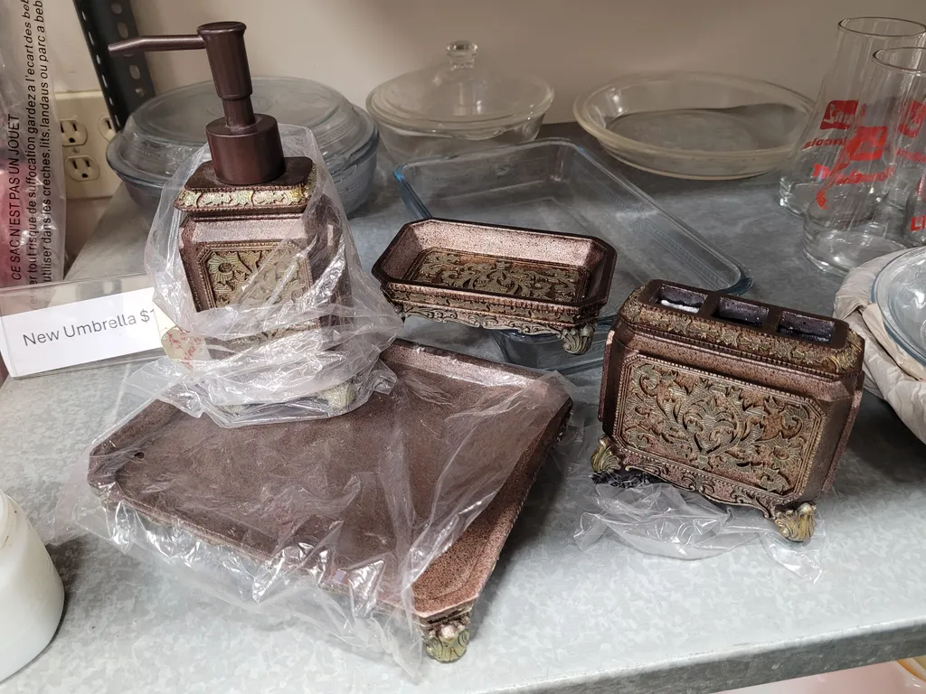 New giftable 4 piece bathroom set photo 1