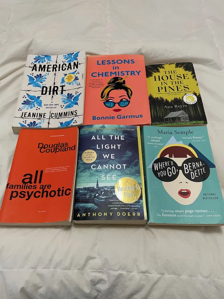 Fiction - Best sellers photo 1