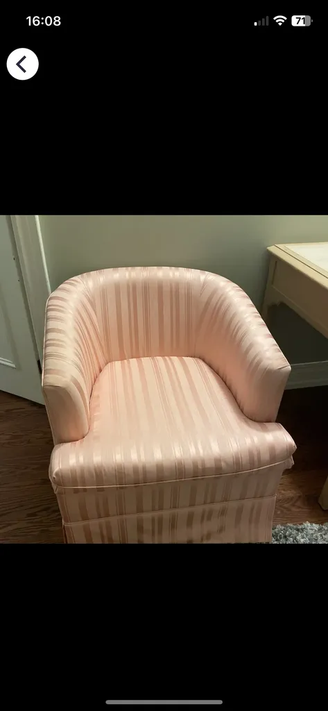 2 pink chairs  photo 1