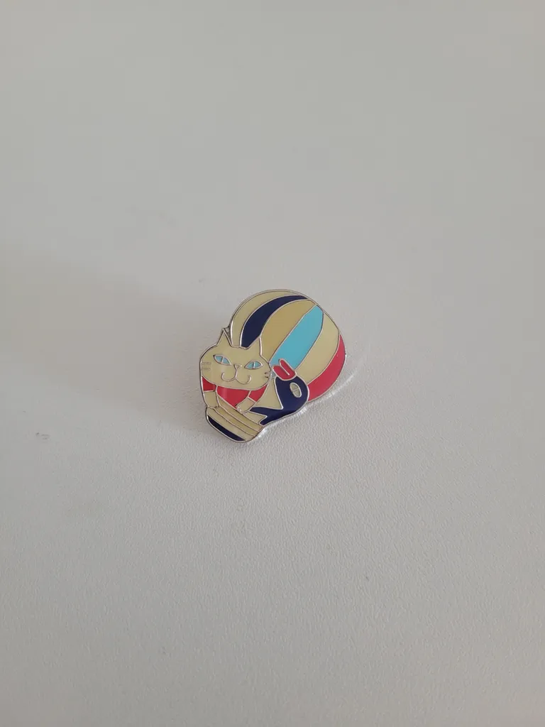 Japanese Cat Pin photo 1