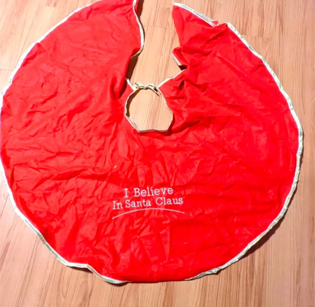 Christmas Tree Skirt - "I Believe In Santa Claus" photo 1