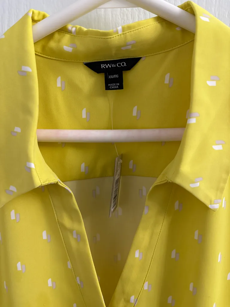 RW&CO. Yellow Sleeveless Blouse - Size 2X photo 1