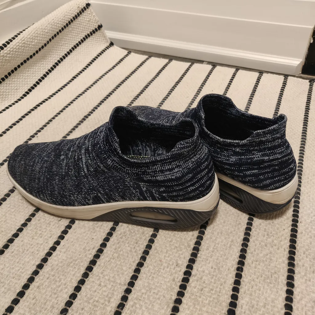 Comfy women's laceless shoes photo 1