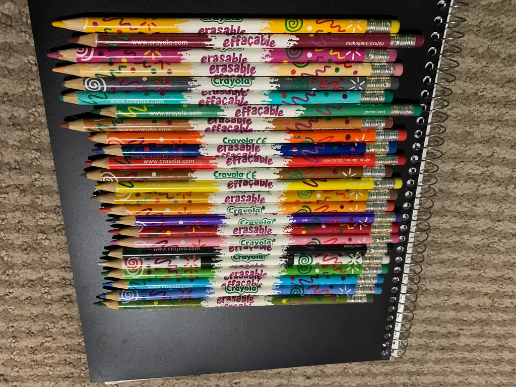 Erase pencil crayon  photo 1