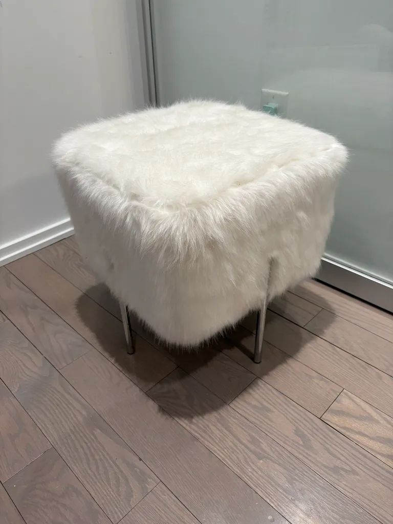 Kube Fur Ottoman photo 1