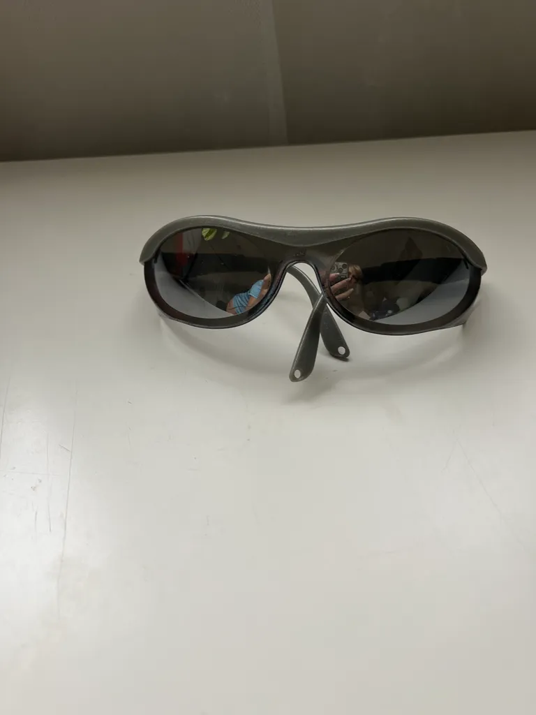 🌱 FREE sport sunglasses  photo 1