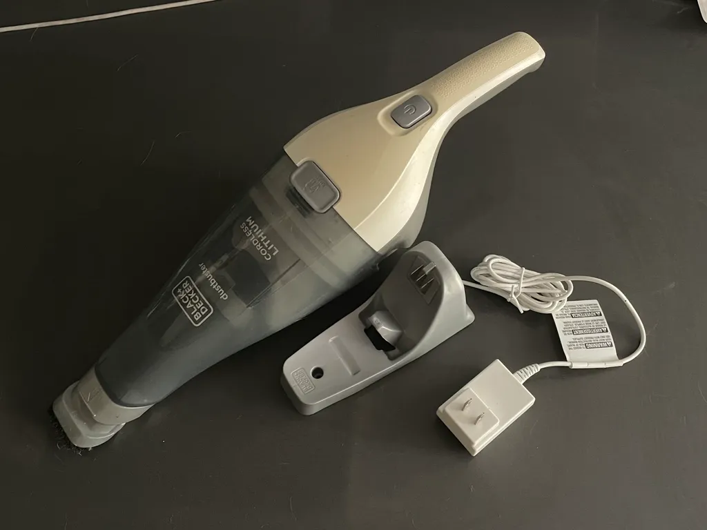 Black and Decker Cordless Lithium Dustbuster photo 1