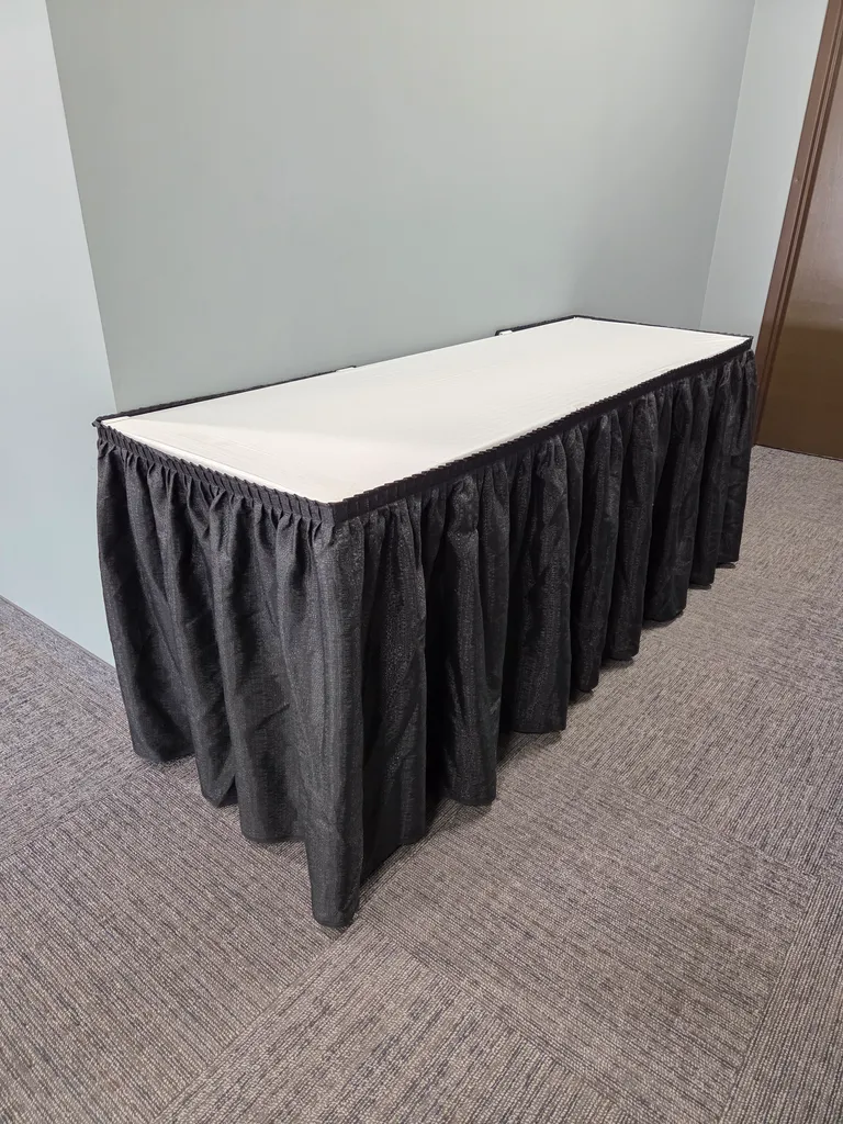 Skirted tables for "rent" on trades ! photo 1