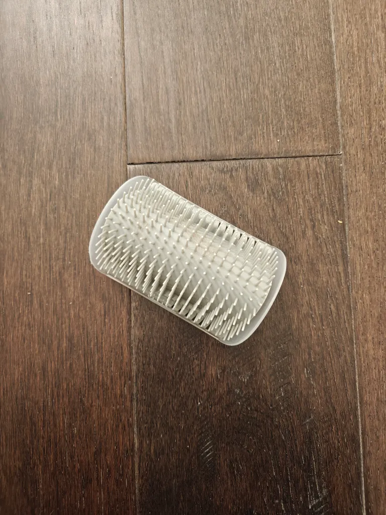 🎀 FREE Cat Corner Brush  photo 1