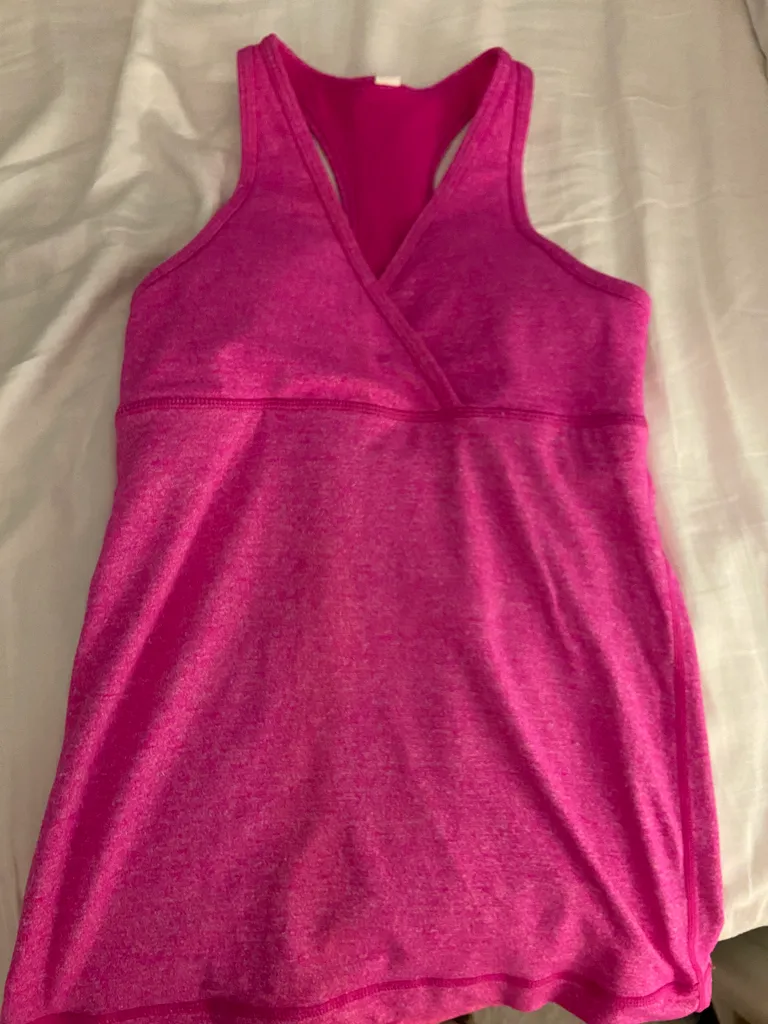 Lululemon workout top photo 1
