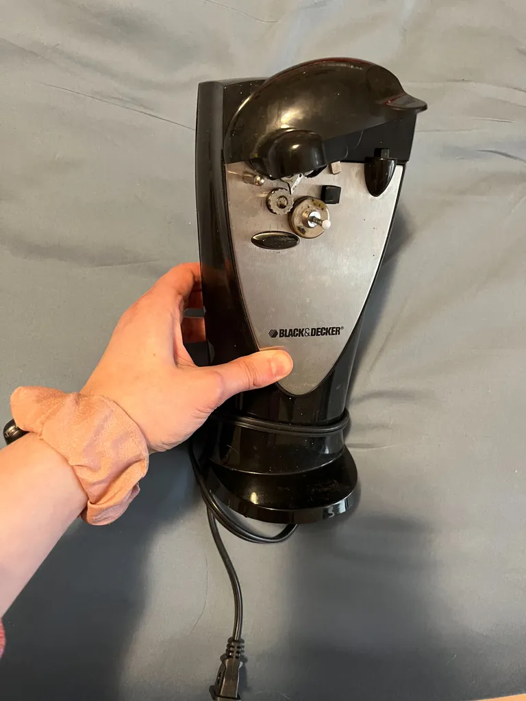 Electric can opener photo 1