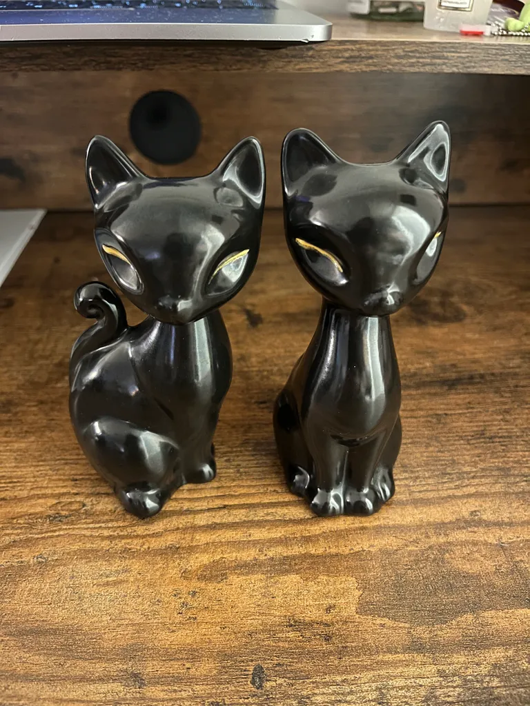 Salt + Pepper Shakers photo 1