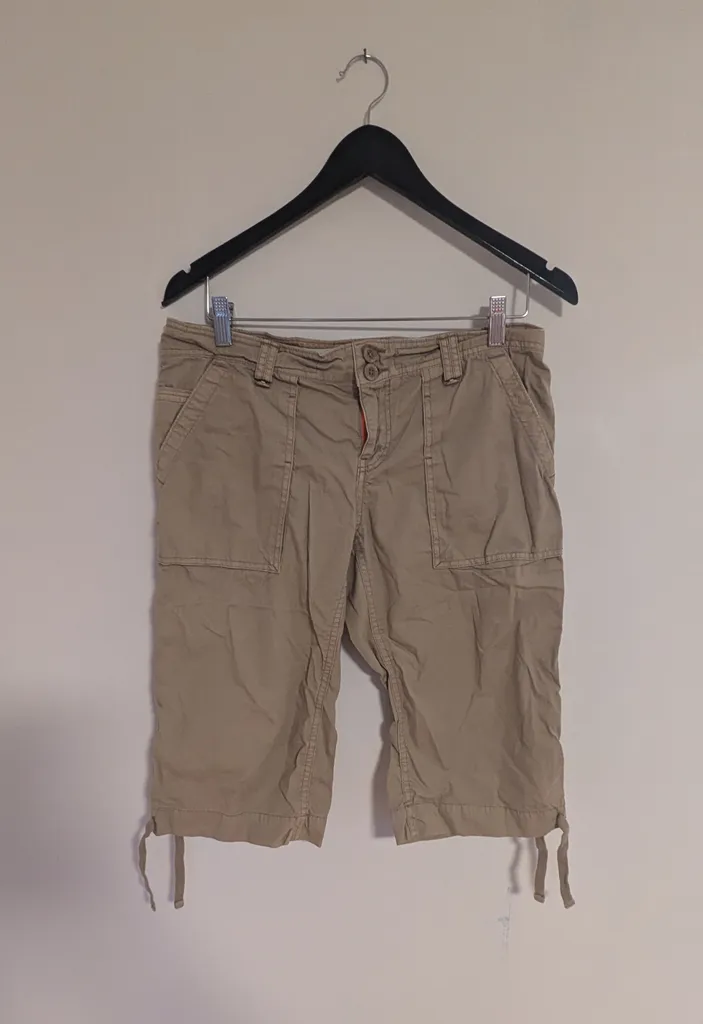 American Eagle Khaki Shorts - Women's Size 6 photo 1
