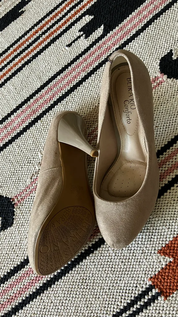 Beige Heels 8.5 photo 1