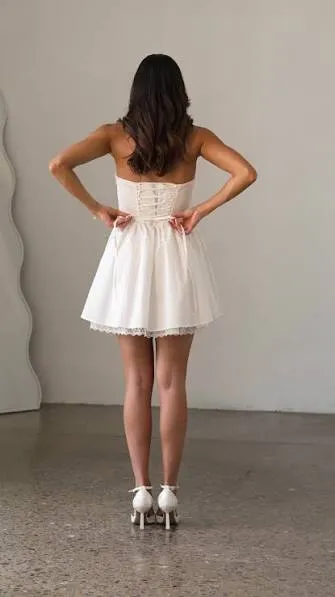 I Want cute white size small dress and maybe white shoes size 7  photo 1