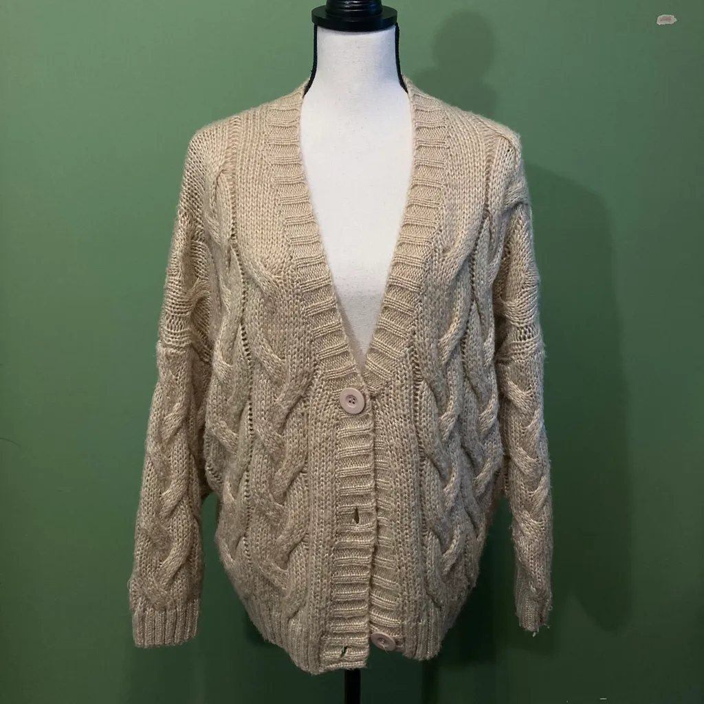OVERSIZED CABLE KNOT CARDIGAN LARGE photo 1