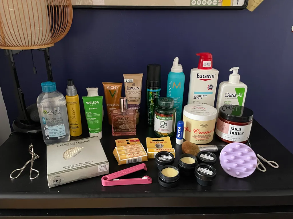 Toiletries & cosmetics photo 1