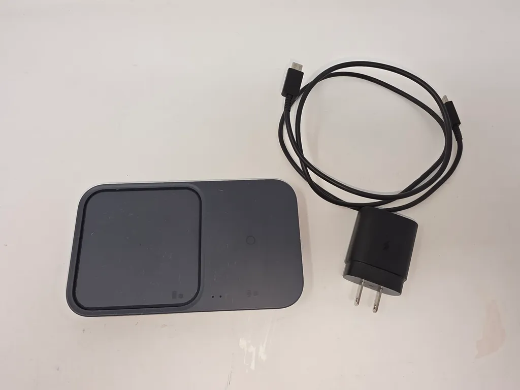 Samsung Super Fast Wireless Charger Duo photo 1