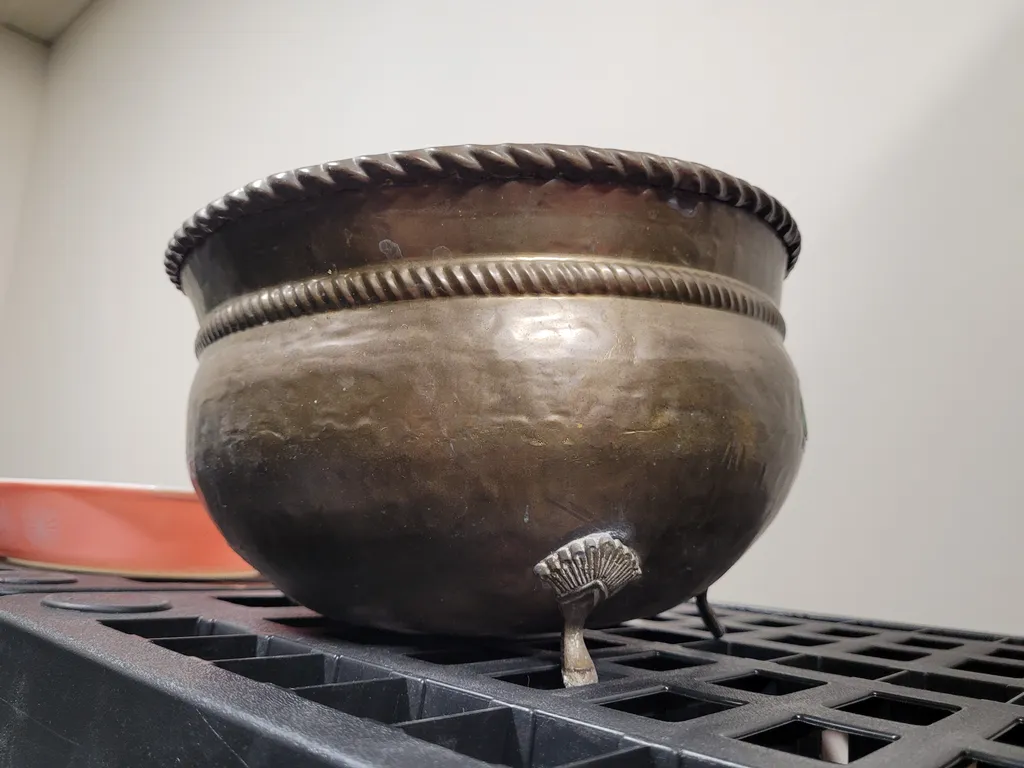 Metal planter pot  photo 1