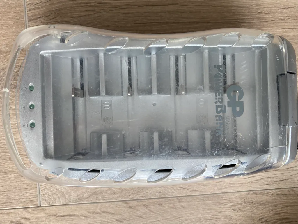 Battery charger AA/AAA/C/D/9V photo 1