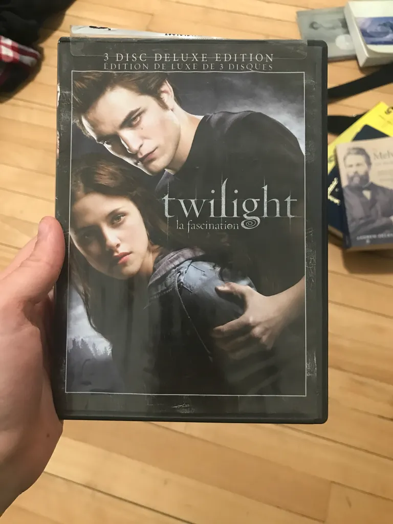 FREE DVD twilight with bonus features photo 1