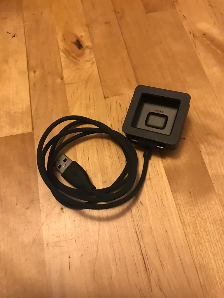 Fitbit/Apple watch charger photo 1