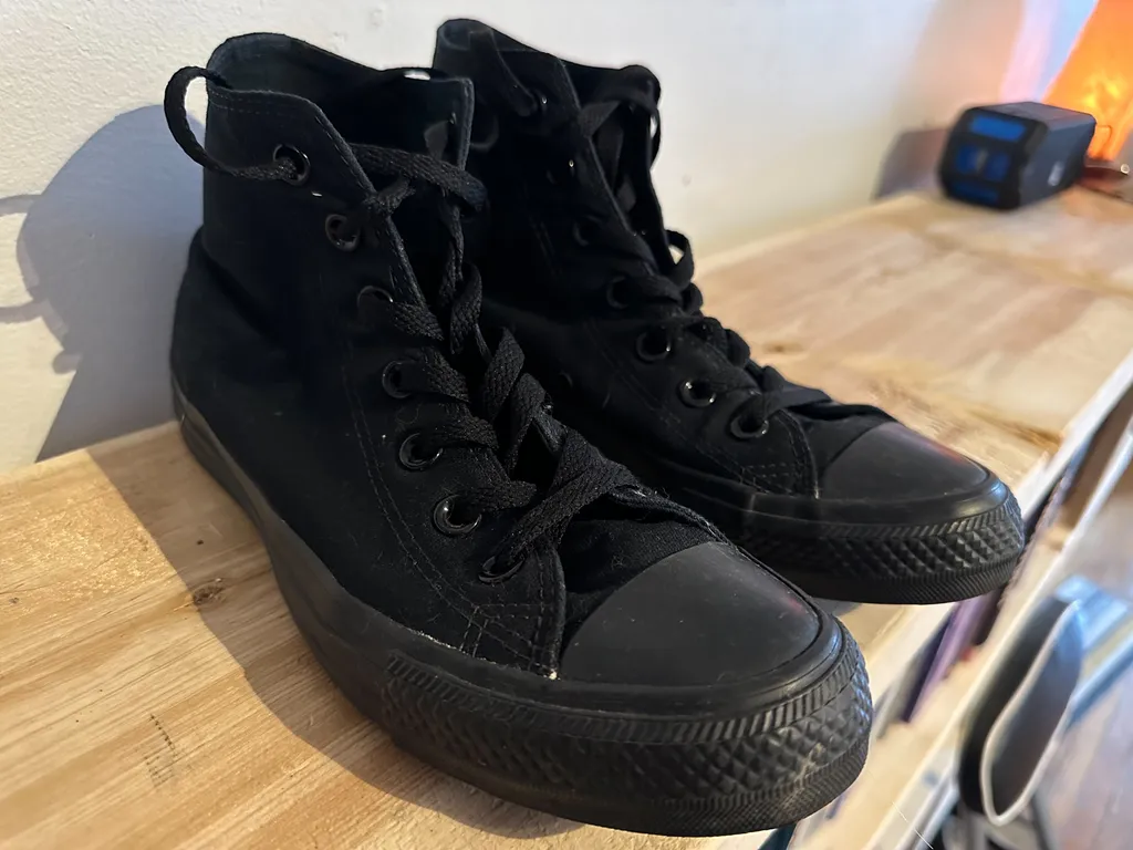 Women’s Black converse shoes 7.5 photo 1