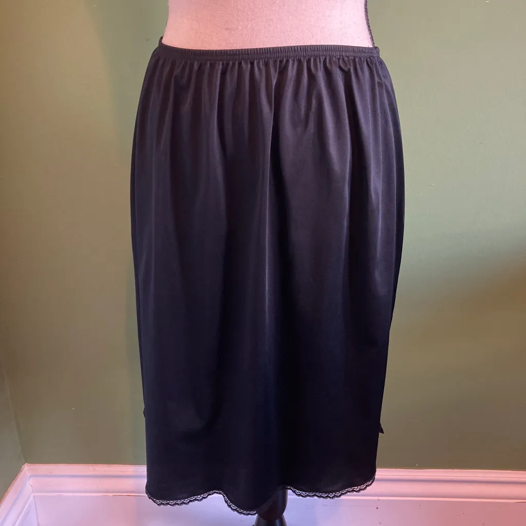 Unbranded half slip back with lace and side slit photo 1