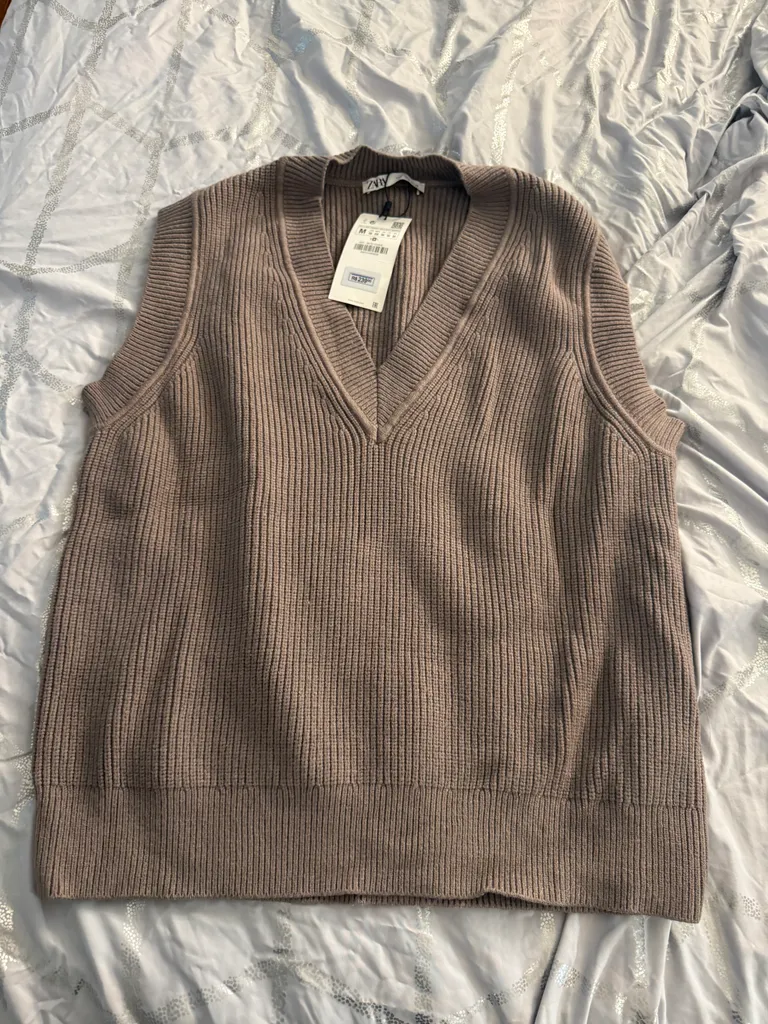 BNWT VEST ZARA photo 1