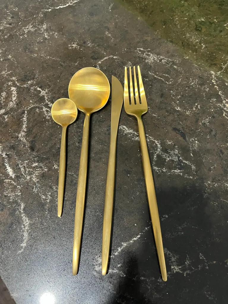 Gold cutlery photo 1
