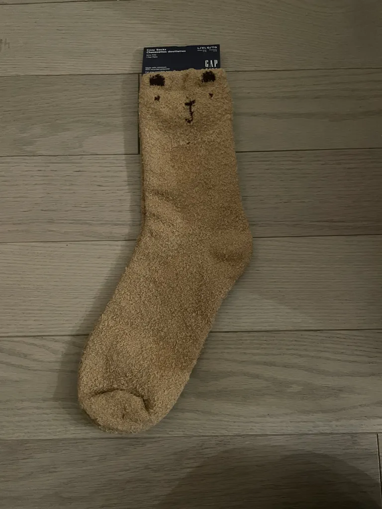BNWT Gap girls fuzzy socks  photo 1