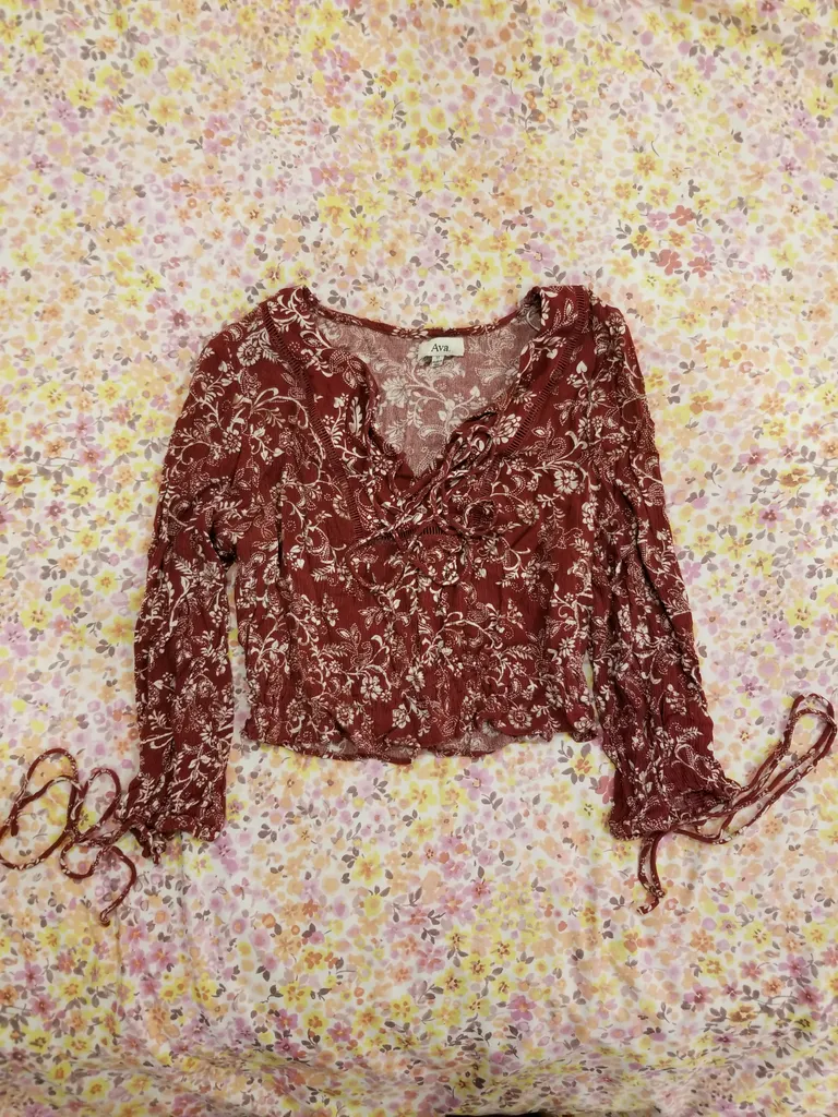 Cute crop top photo 1