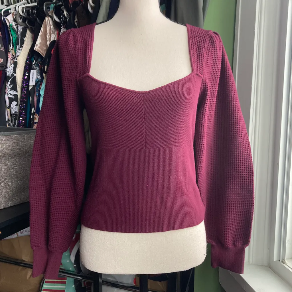 WILFFRED SWEAETR TOP BURGUNDY SIZE LARGE photo 1