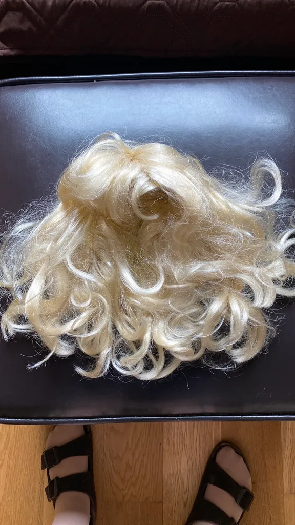 Blonde synthetic wig  photo 1