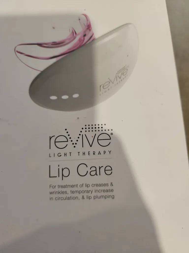 Revive light therapy lip care and plump kit! photo 1