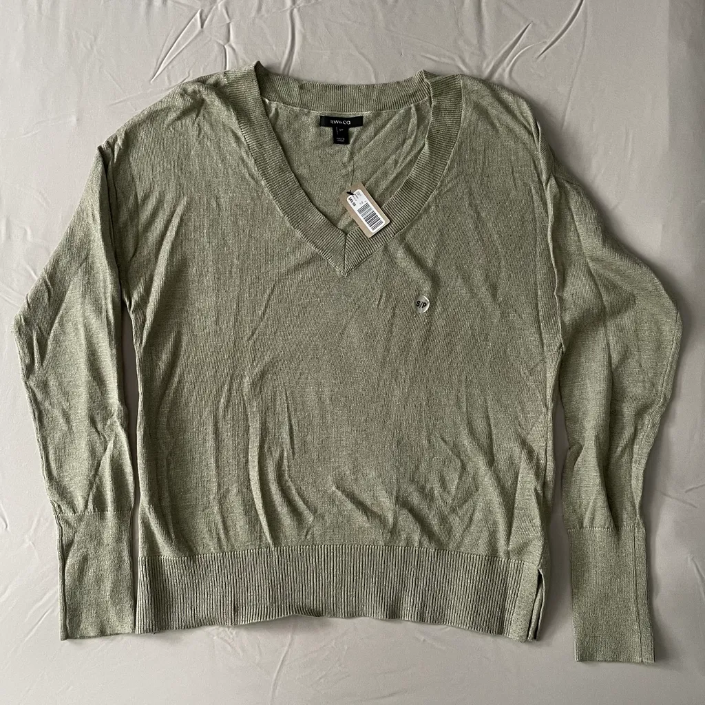 BNWT RW&Co Sweater photo 1
