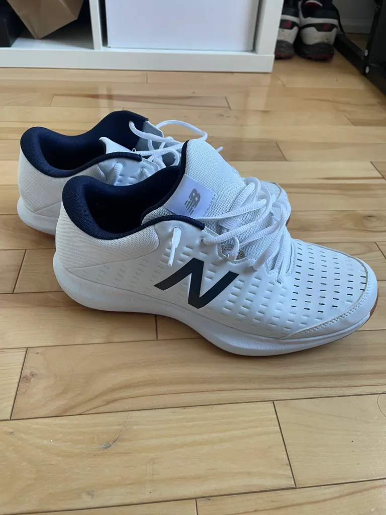 New Balance 696v4 size 10.5 2E photo 1