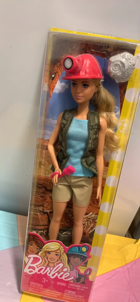 Barbie - Palaeontologist/Archeologist photo 1