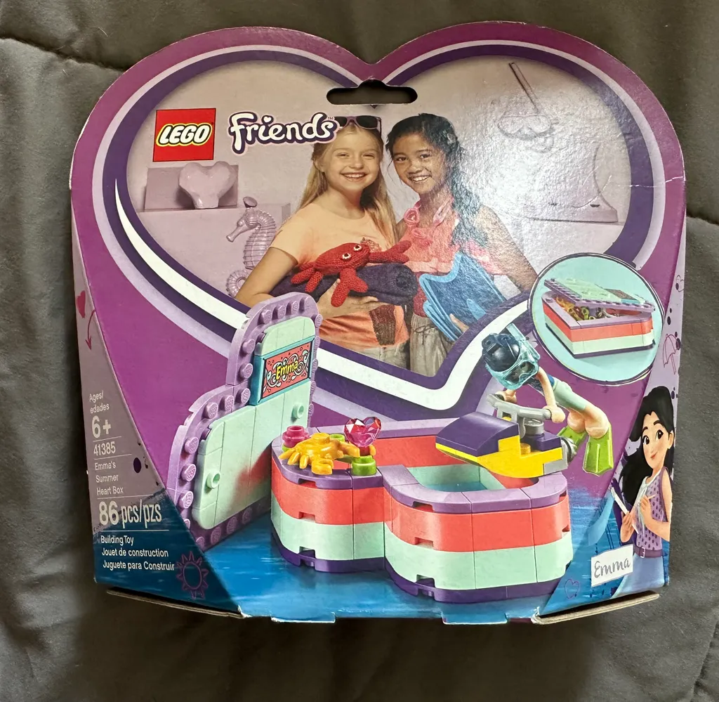 LEGO Friends Emma's Summer Heart Box 41385 photo 1