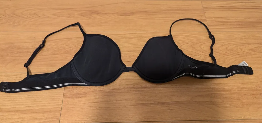 La Senza Black Bra 36B photo 1