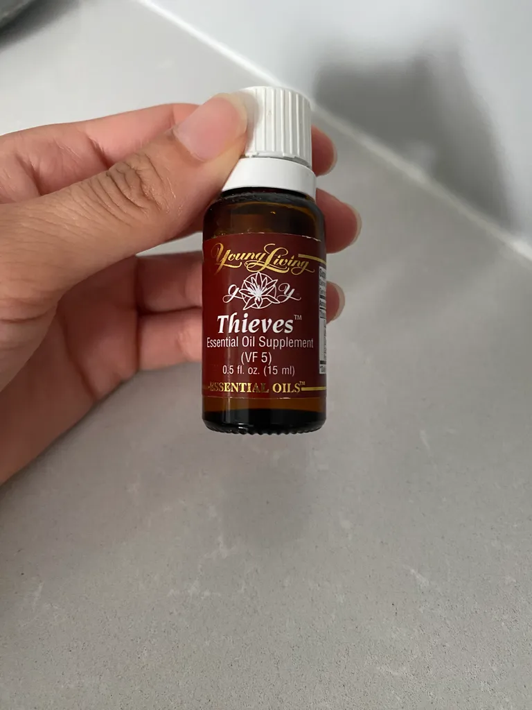 Thieves essential oils photo 1