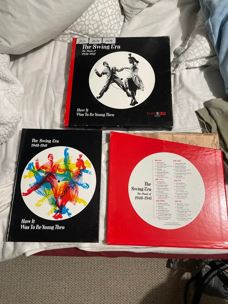 Swing vinyl with book photo 1