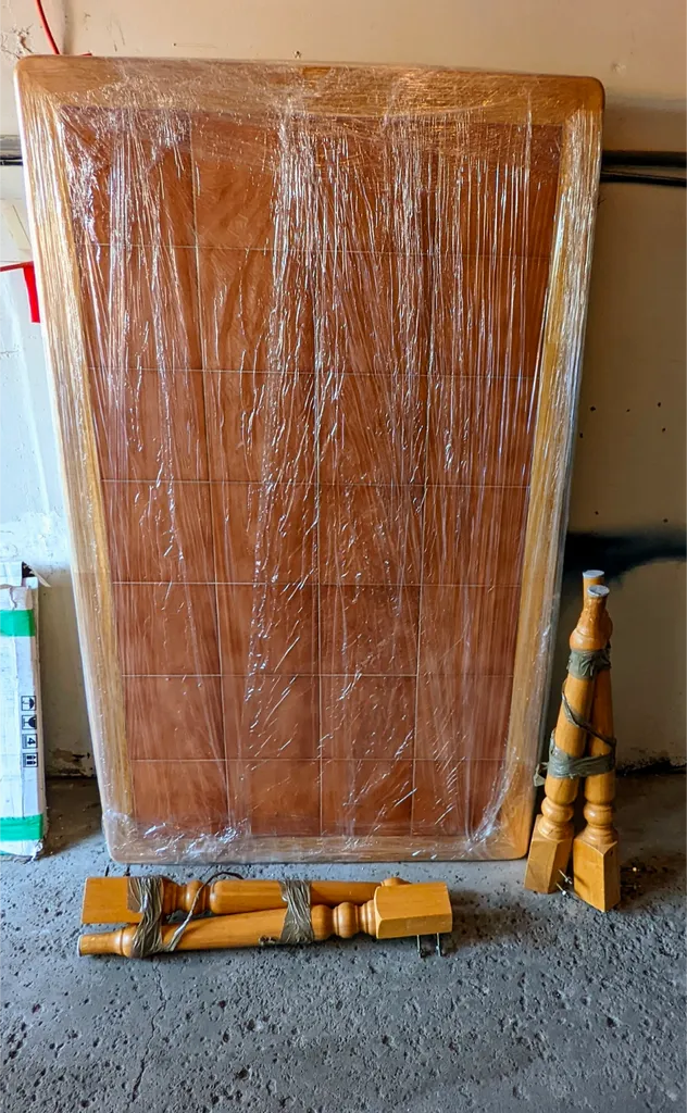 Kitchen Table (Furniture)  photo 1