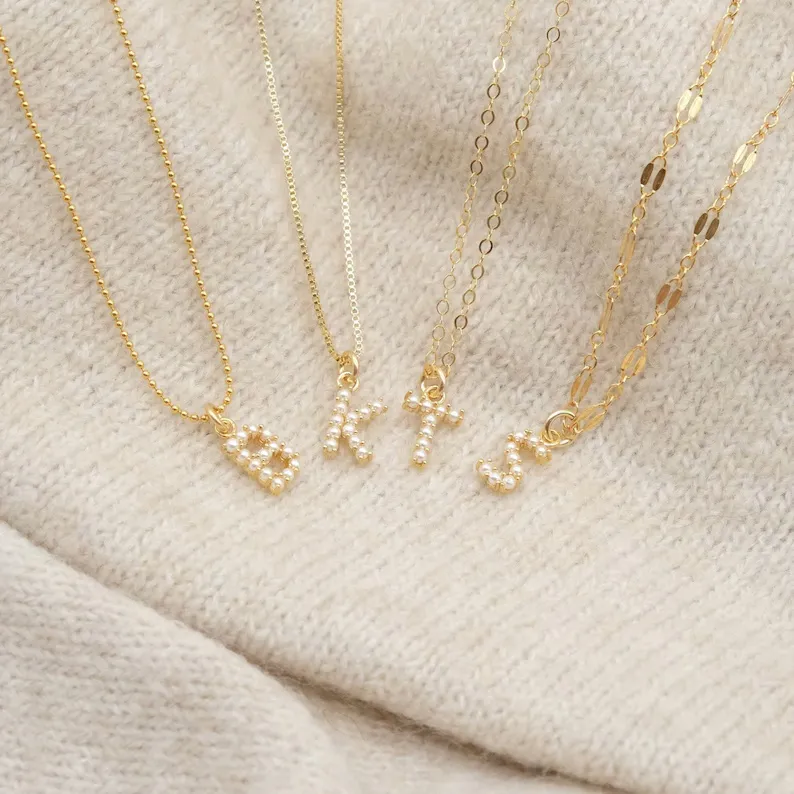 E initial pearl letter necklace photo 1