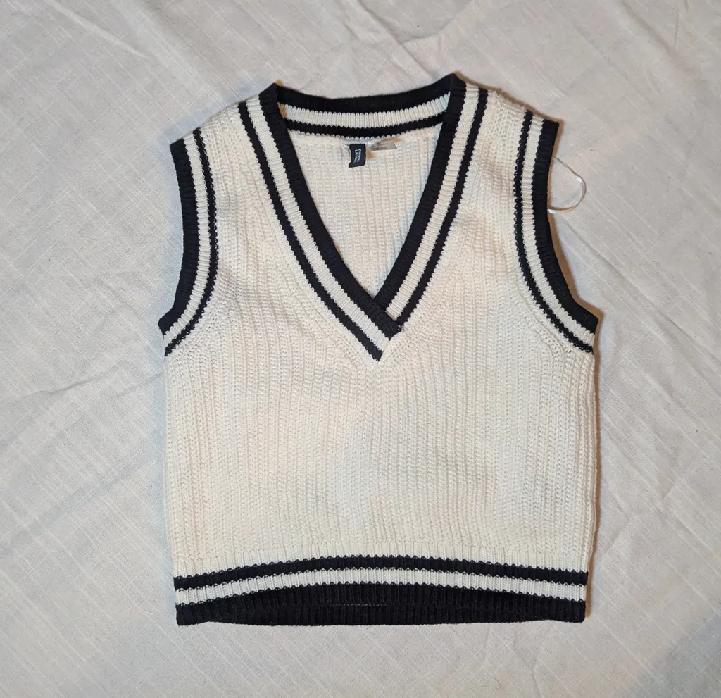Knit vest photo 1