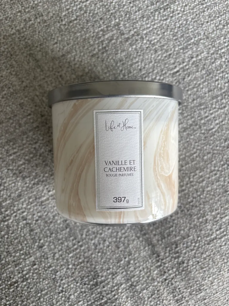 New vanilla cashmere candle photo 1