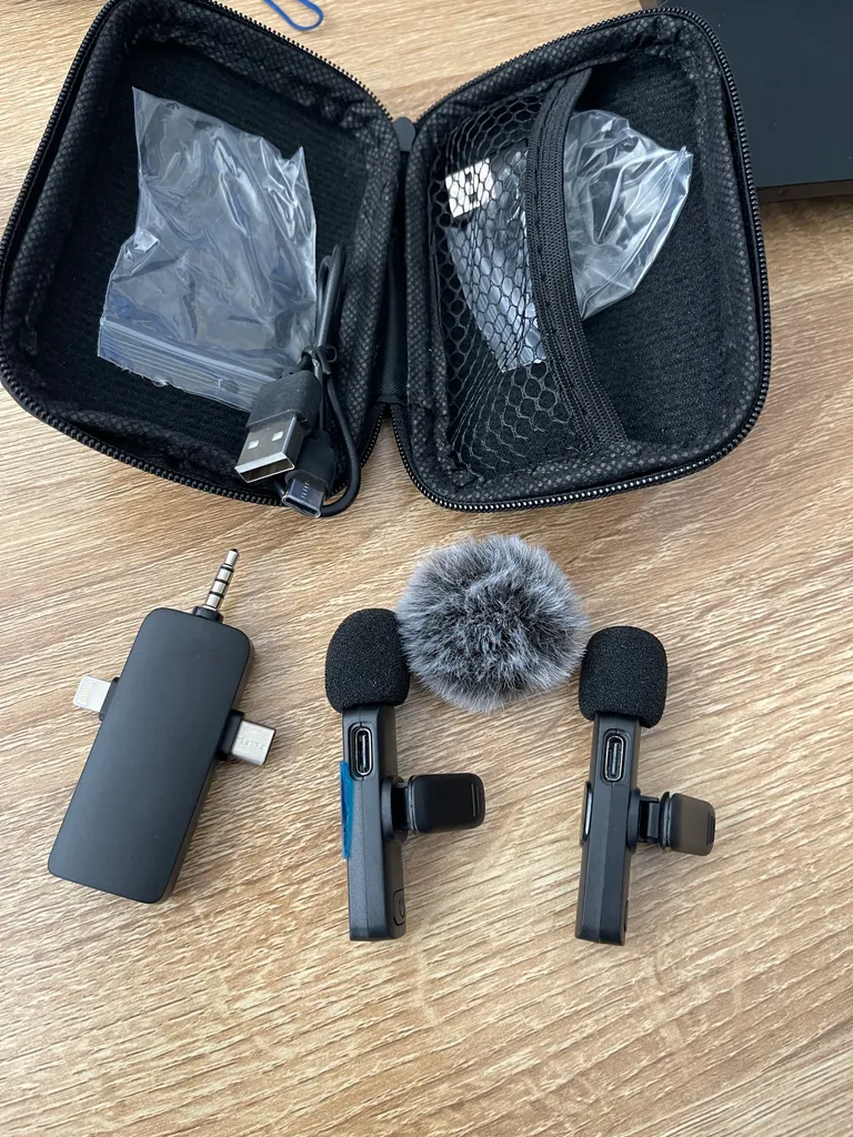 Wireless Lavalier Microphones photo 1