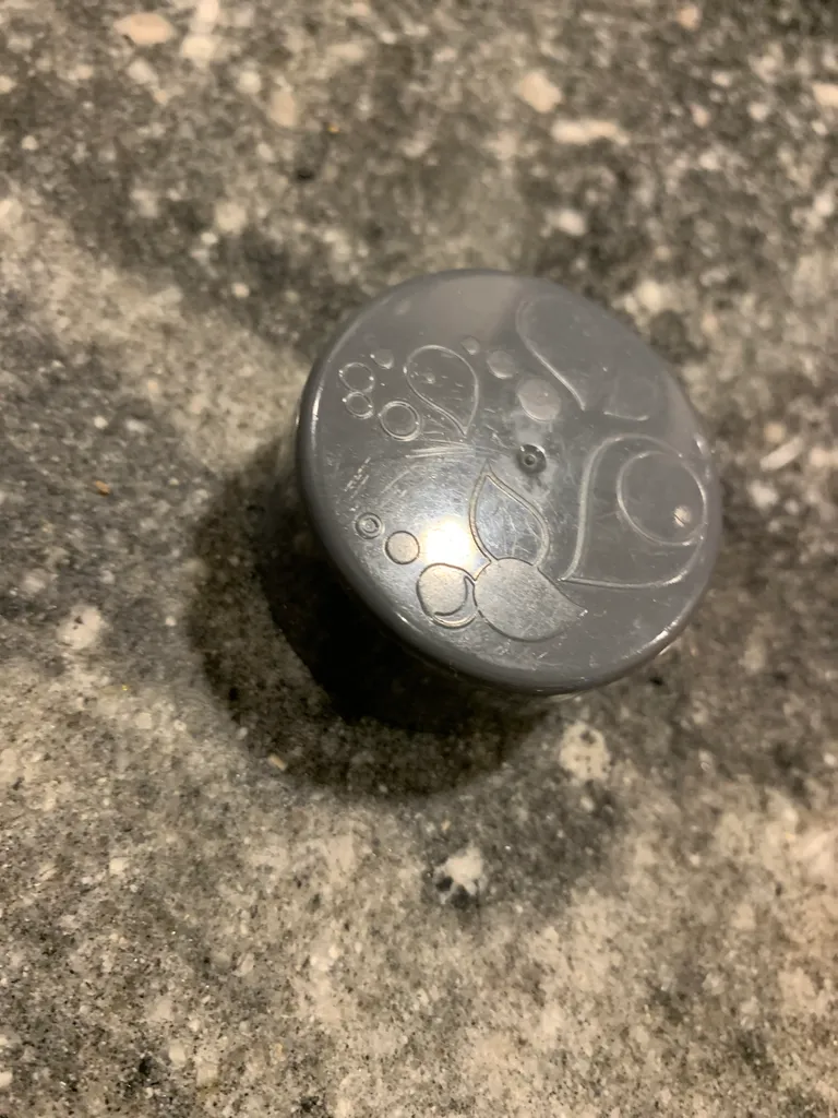 ISO swell and soda stream water bottle lid photo 1