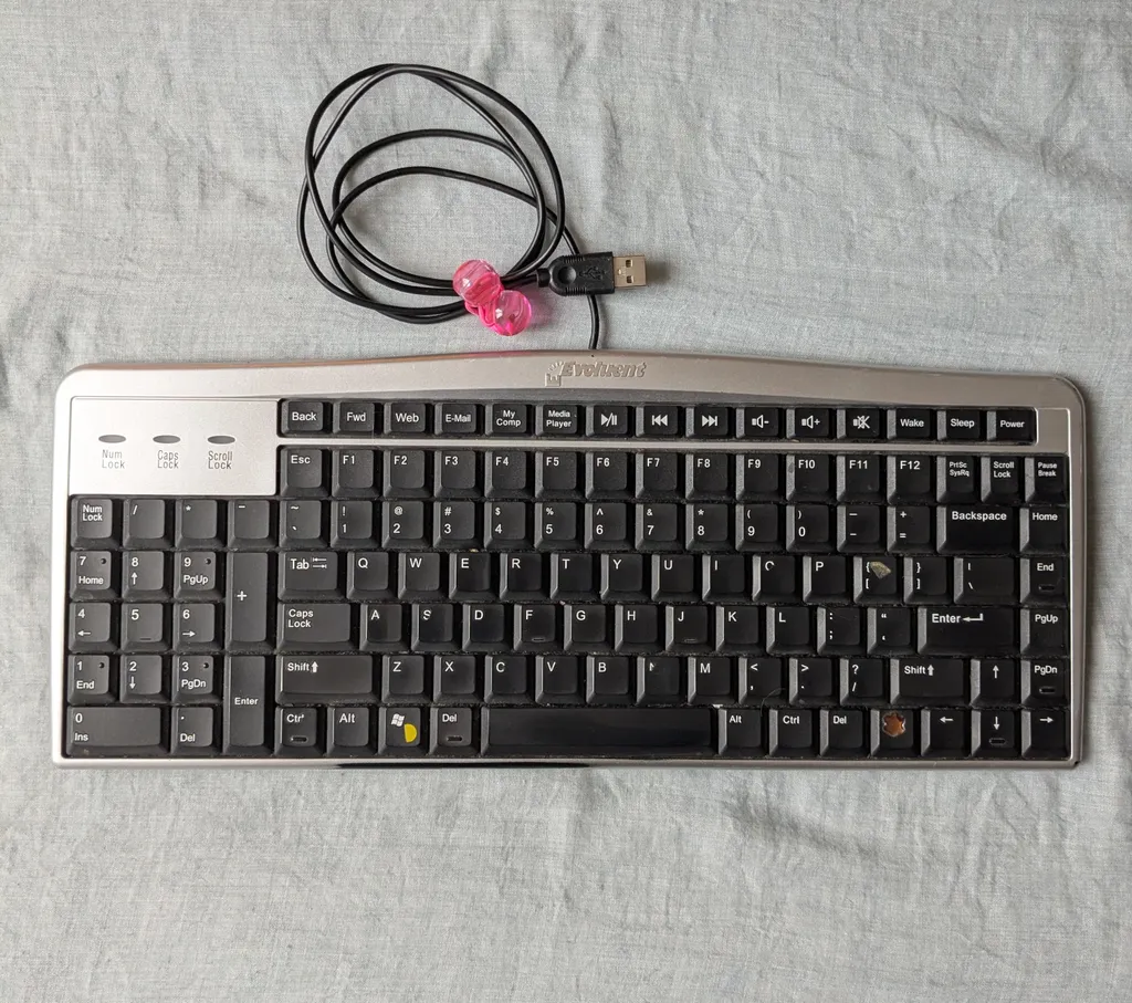 QUALITY Ergonomic Mouse-Friendly Keyboard photo 1